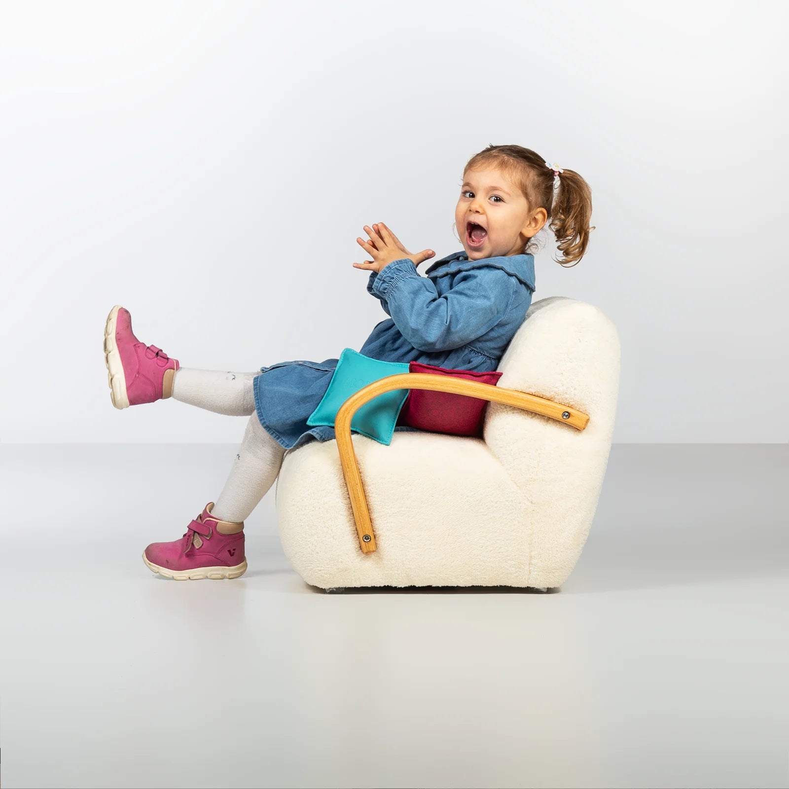 SOHO - Детско столче с дървени дръжки